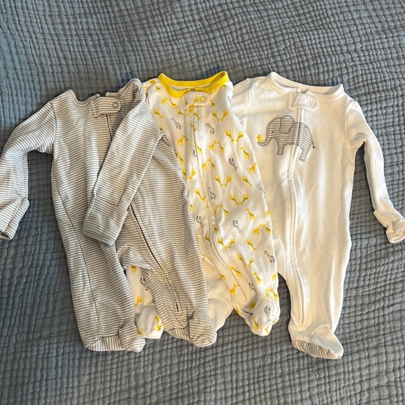 Gender Neutral Zippered Footies - Picture 1 of 2